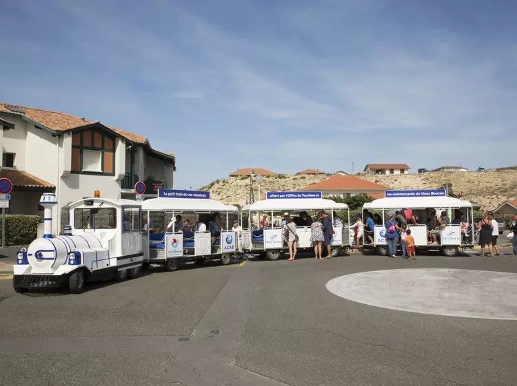 Petit train estival touristique à Vieux-Boucau